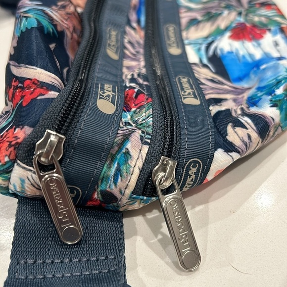 LESPORTSAC EVERYDAY BELT BAG Tropical Vibes Hawaiian Fanny Essential RARE - Picture 4 of 9